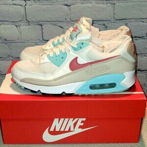 Women’s Size 8 Nike Air Max 90